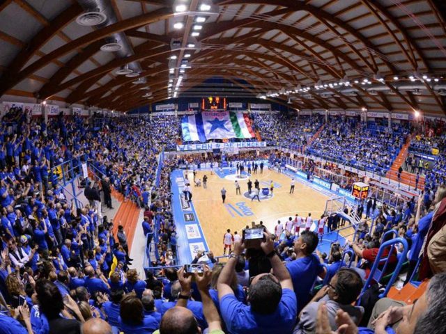 https://www.newbasketbrindisi.it/wp-content/uploads/2019/02/11234051_651961661571118_2383391081421261332_n-1-640x480.jpg