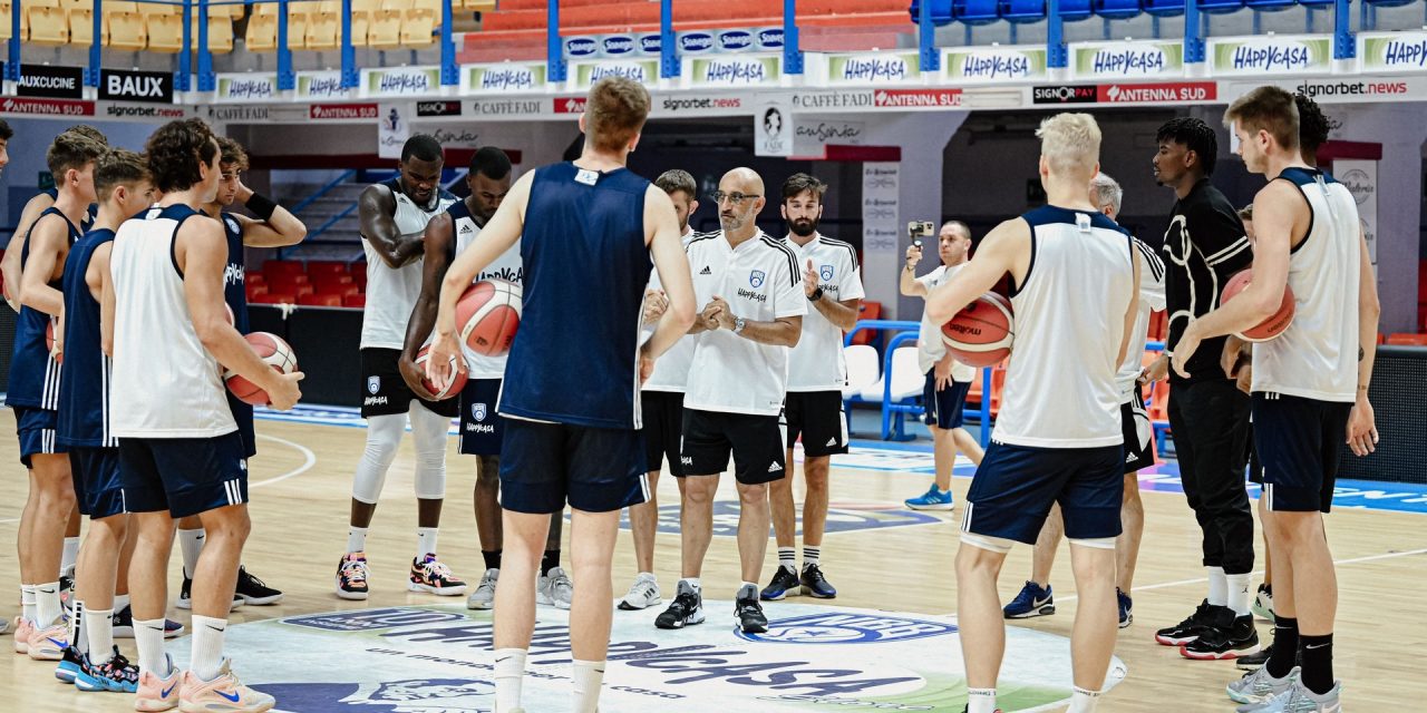 https://www.newbasketbrindisi.it/wp-content/uploads/2022/08/Vincenzo_Tasco_70-1-1280x640.jpg