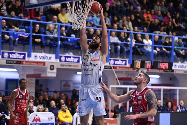 Giovanni Vildera ospite in studio a TeleRegione per la trasmissione Zona Basket