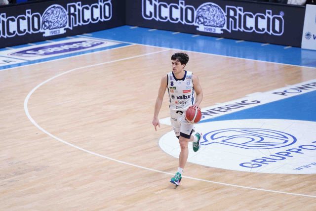 Il capitano Tommy Laquintana ospite in collegamento video su TeleRegione per la trasmissione Zona Basket