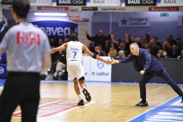 Bucchi: “La vittoria di tutti, dallo staff ai tifosi. Una bellissima domenica di sport”