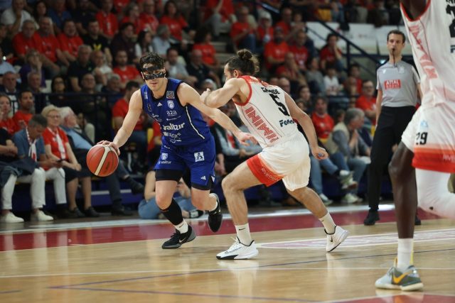 Brindisi risale dal -20 e mette paura a Rimini che la vince dalla lunetta nei secondi finale