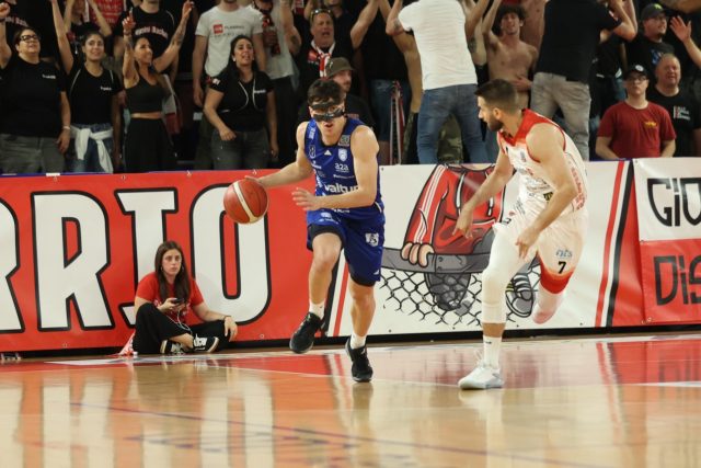 Rimini ribalta l’inerzia nel secondo tempo e si porta sul 2-0. La serie si trasferisce a Brindisi