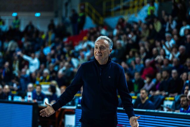 Bucchi: “Siamo dentro con la testa nella serie, avanti a gara due con fiducia”