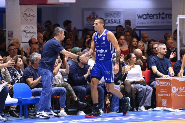 Il vice allenatore Marco Esposito ospite in studio a Zona Basket su Teleregione