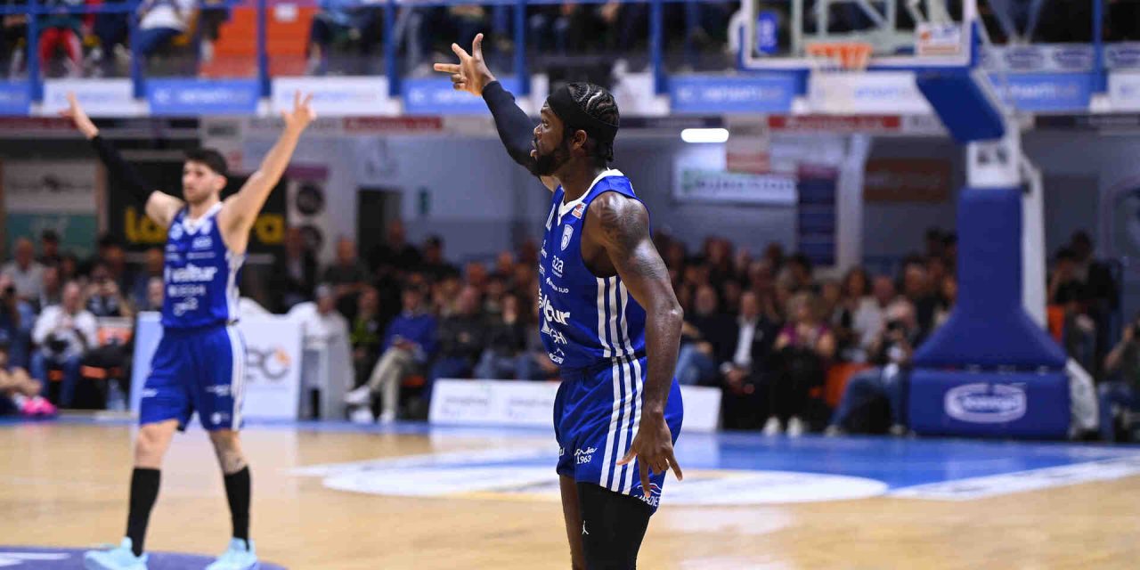 https://www.newbasketbrindisi.it/wp-content/uploads/2025/11/DSC_3720-1-1280x640.jpg