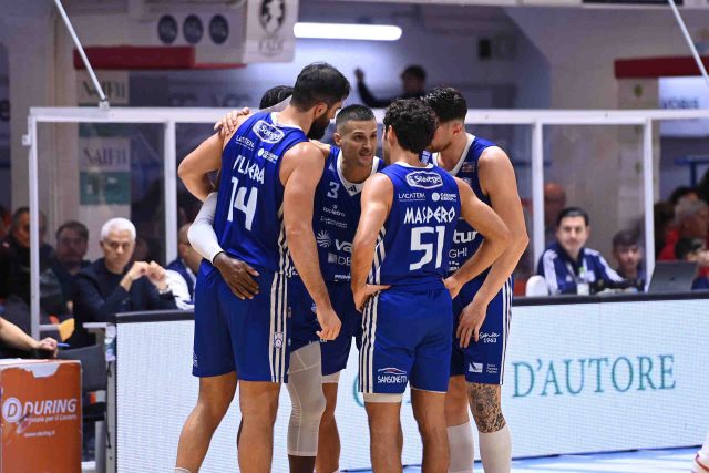 Valtur Brindisi ne fa 90 a Cento per la terza vittoria di fila