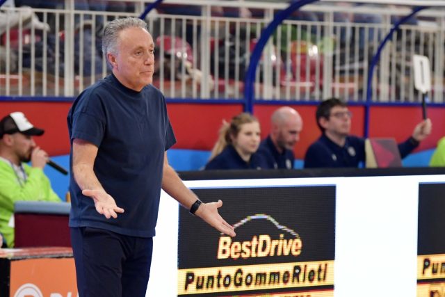 Bucchi: “Ci vuole più durezza mentale per vincere queste partite in trasferta”