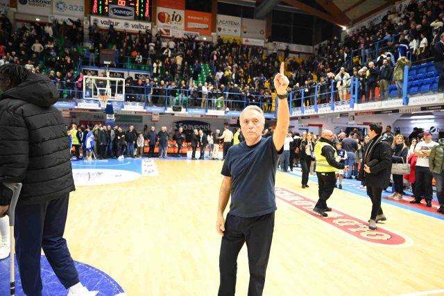 Bucchi: “Importante era portarla a casa, break importante di grande intensità difensiva nell’ultimo quarto”