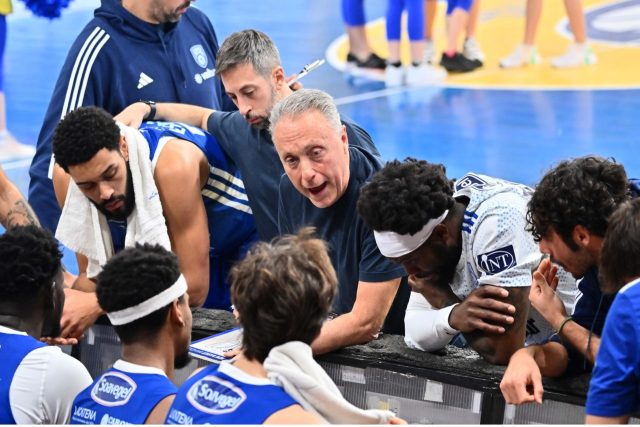 Bucchi: “Ingenui a fine primo tempo, bravi a recuperare nel finale la differenza punti”