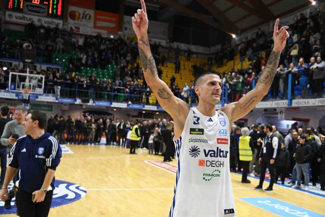 Andrea Cinciarini ospite in studio a Zona Basket su Teleregione