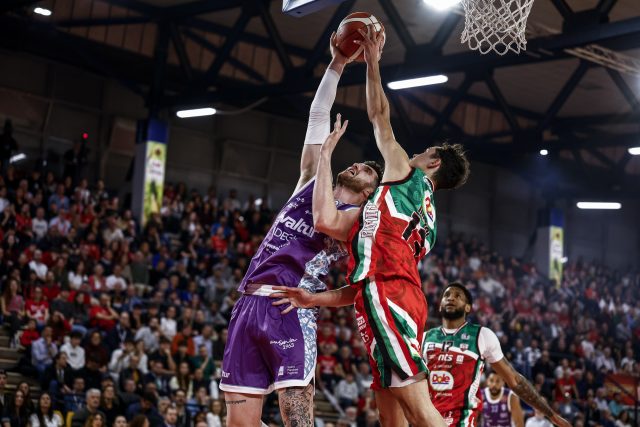 Brindisi scivola nel finale, Rimini ha la meglio all’ultimo respiro