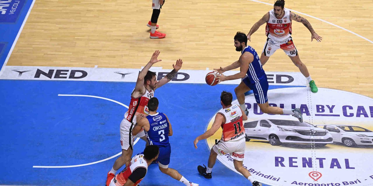 https://www.newbasketbrindisi.it/wp-content/uploads/2026/03/DSC_7138-1280x640.jpg