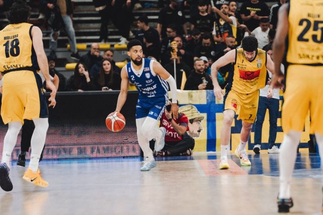 Furente rimonta di Brindisi ma Scafati la vince dalla lunetta nei due minuti finali