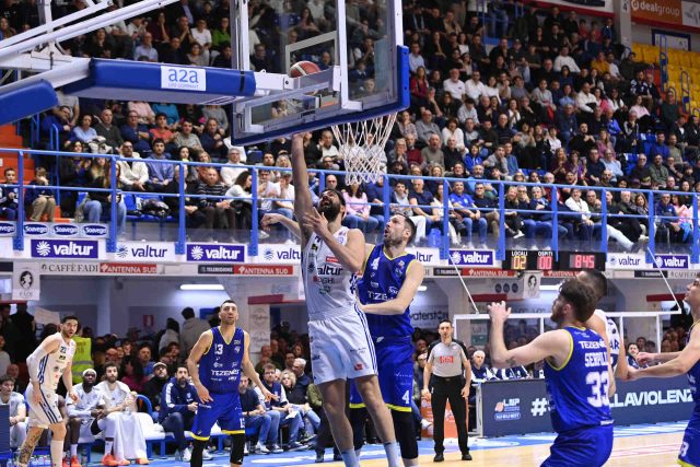 Al via la serie playoff Verona-Brindisi: gara uno in diretta in chiaro su Raisport giovedì sera alle ore 20:45