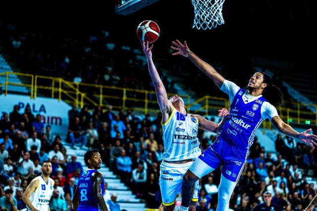 Brindisi sfiora il blitz esterno, Verona si prende gara uno con il canestro finale di Mcgee