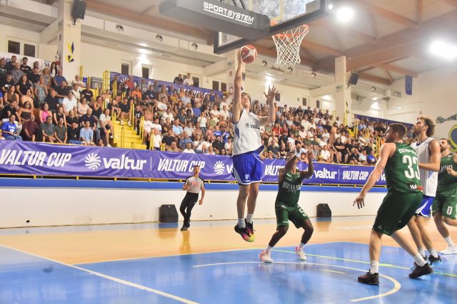 Ostuni accoglie al meglio la Valtur Brindisi, Avellino vince la seconda edizione Valtur Cup